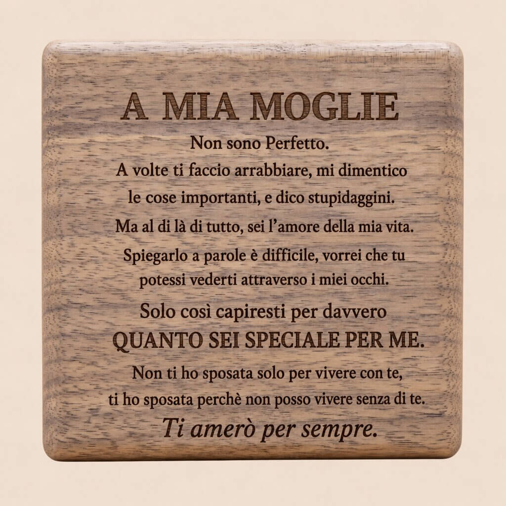 [IT] Coperchio del cofanetto in noce con la lettera incisa